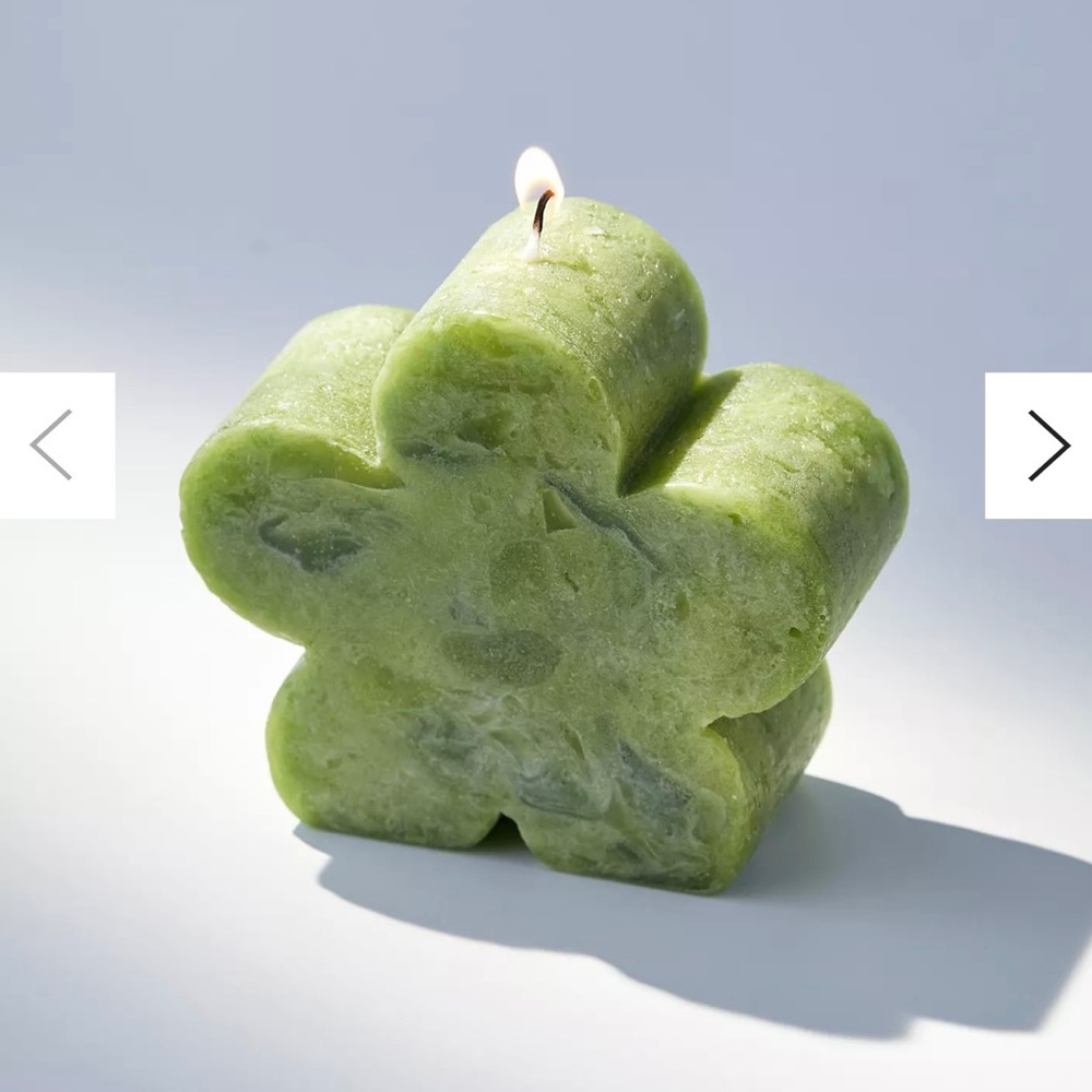 NWT Flower Candle